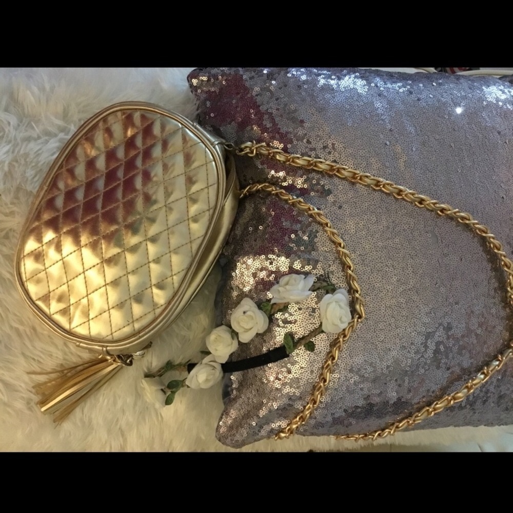 Chateau oval Purse Gold with Tassel and Gold twisted Chain shoulder bag🌹